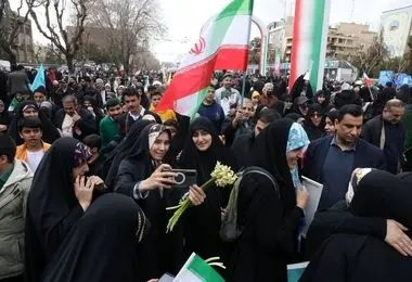 واکنش مردم پس از دیدن زینب سلیمانی در خیابان + عکس 