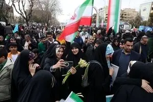 واکنش مردم پس از دیدن زینب سلیمانی در خیابان + عکس 