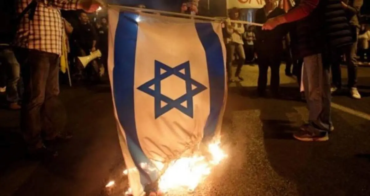 نماینده اردن پرچم اسرائیل را به آتش کشید!