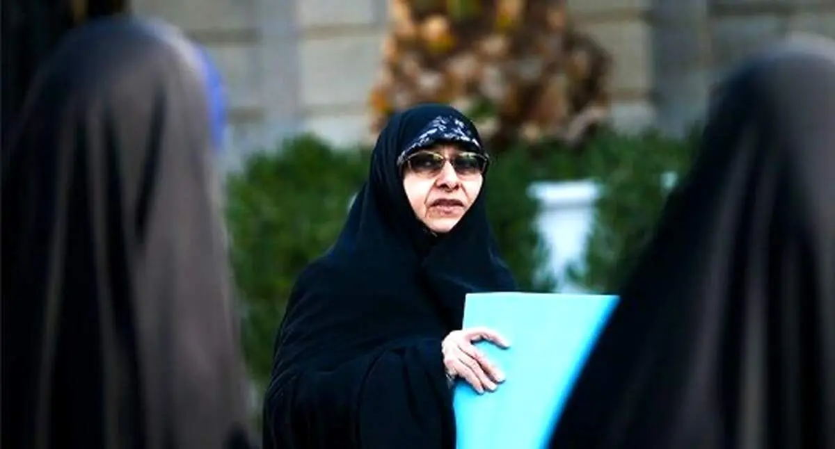 انسیه خزعلی: آخرین مدهای حجاب در ویترین دختران تعبیه شد!/ دختران به  نرم افزار سروش مراجعه کنند