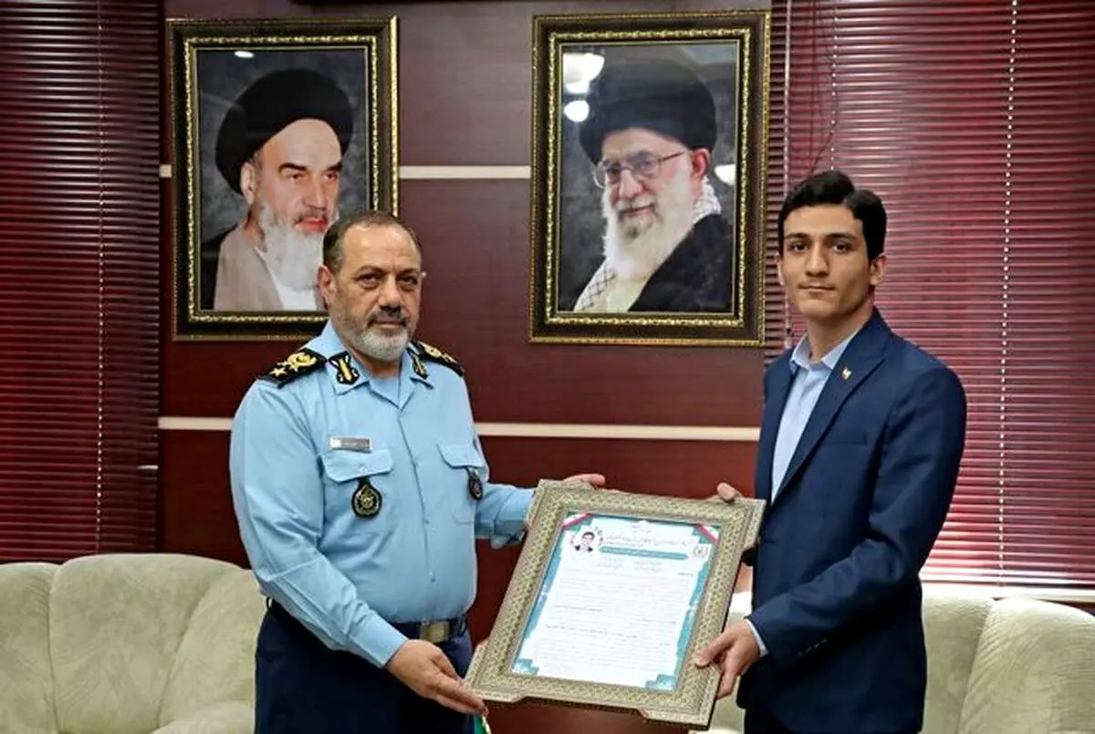 دیدار وزیر دفاع با علی نادری
