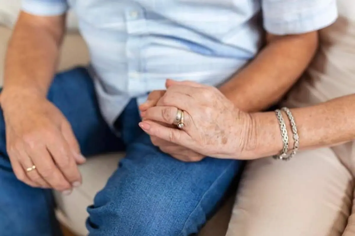 این مرد با اینکه 8 زن دارد تنها زندگی می کند/ عکس