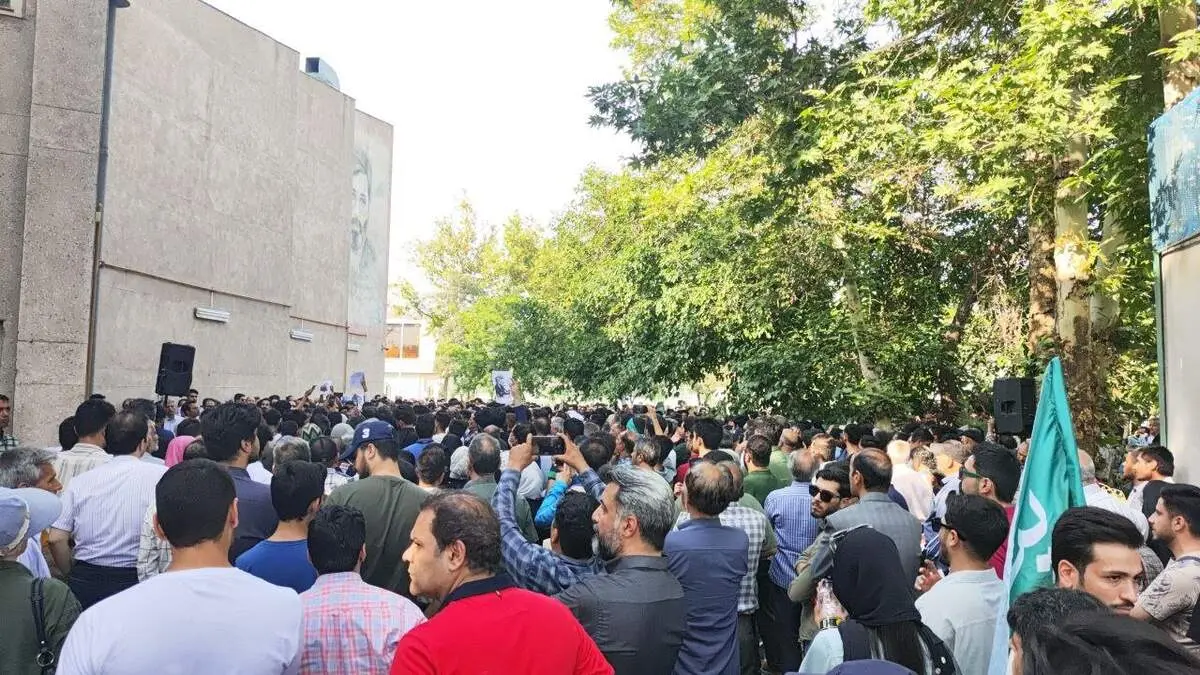 استقبال عجیب از سخنرانی ظریف در مشهد + عکس 