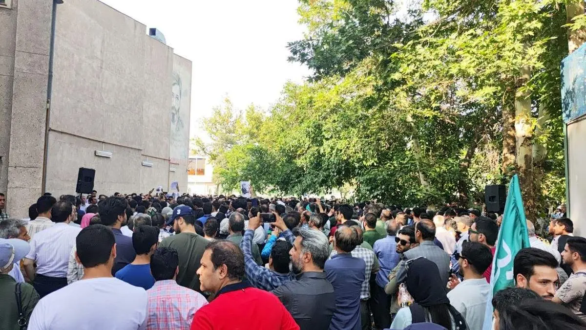 استقبال عجیب از سخنرانی ظریف در مشهد + عکس 