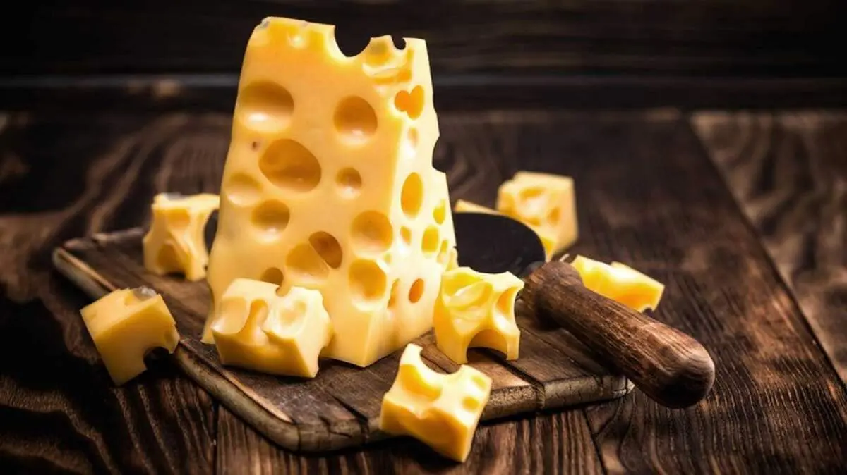  آیا خوردن پنیر باعث خنگ شدن می شود؟
