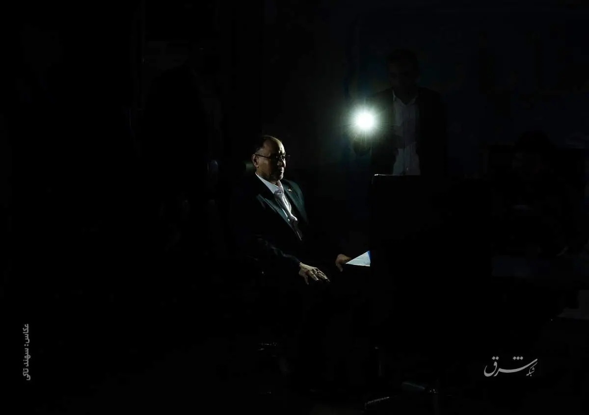 عکس از زمان ثبت نام وحید حقانیان که برق قطع شد + ببینید