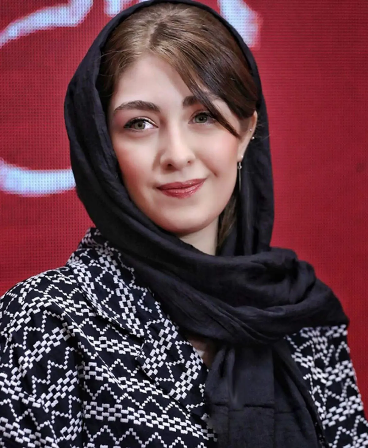 استایل جدید بازیگر «ابرا» در سریال یاغی با یک کت ابری!/ تصاویر