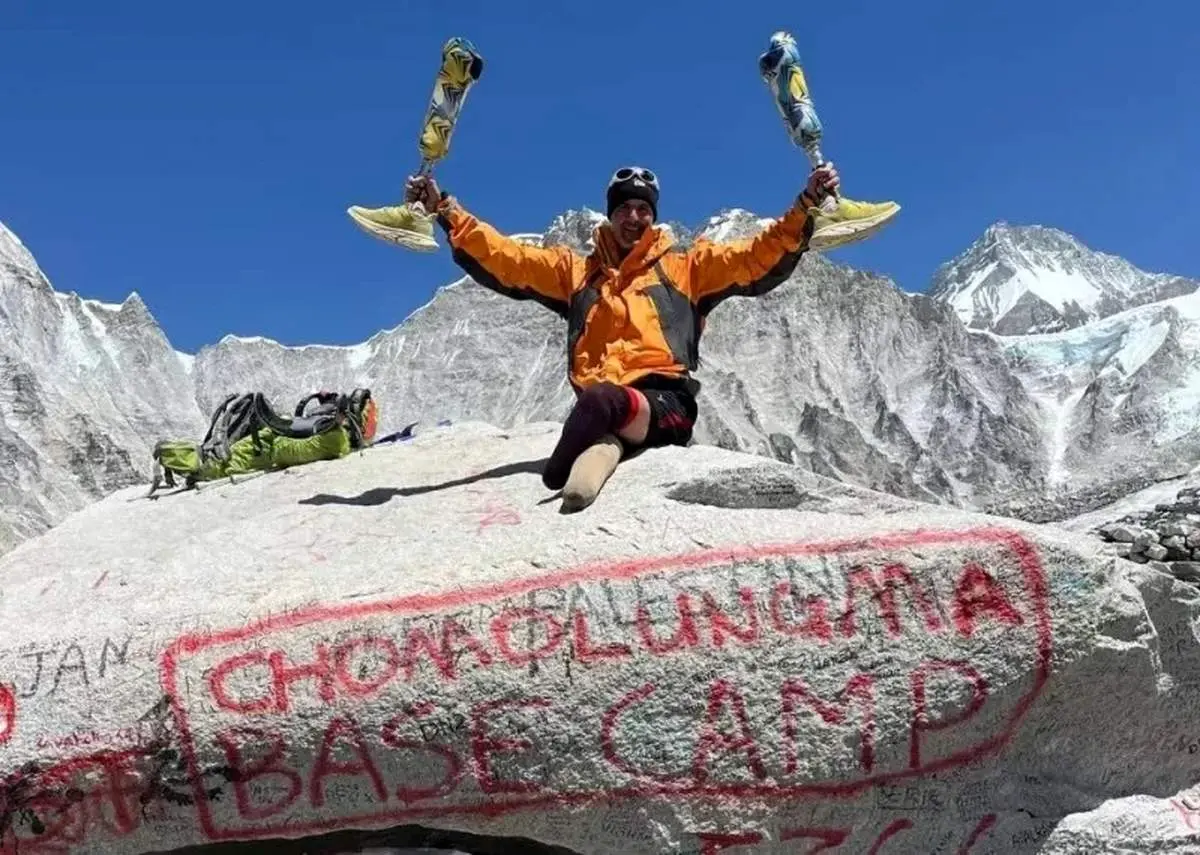 کار خارق العاده کوهنورد ایرانی در اورست + عکس