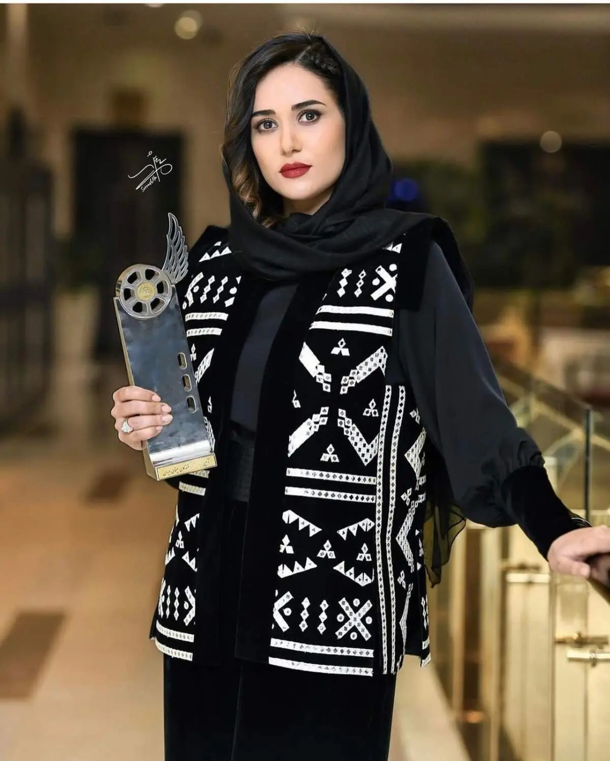  پریناز ایزدیار با سریال «ازازیل» نمایش خانگی را می ترکاند/ داستان