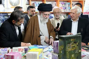 رهبر انقلاب: فعالان فضای مجازی، ترویج کتاب و کتابخوانی را از جمله وظایف خود بدانند/ هیچ چیزی نمی‌تواند جای کتاب را بگیرد