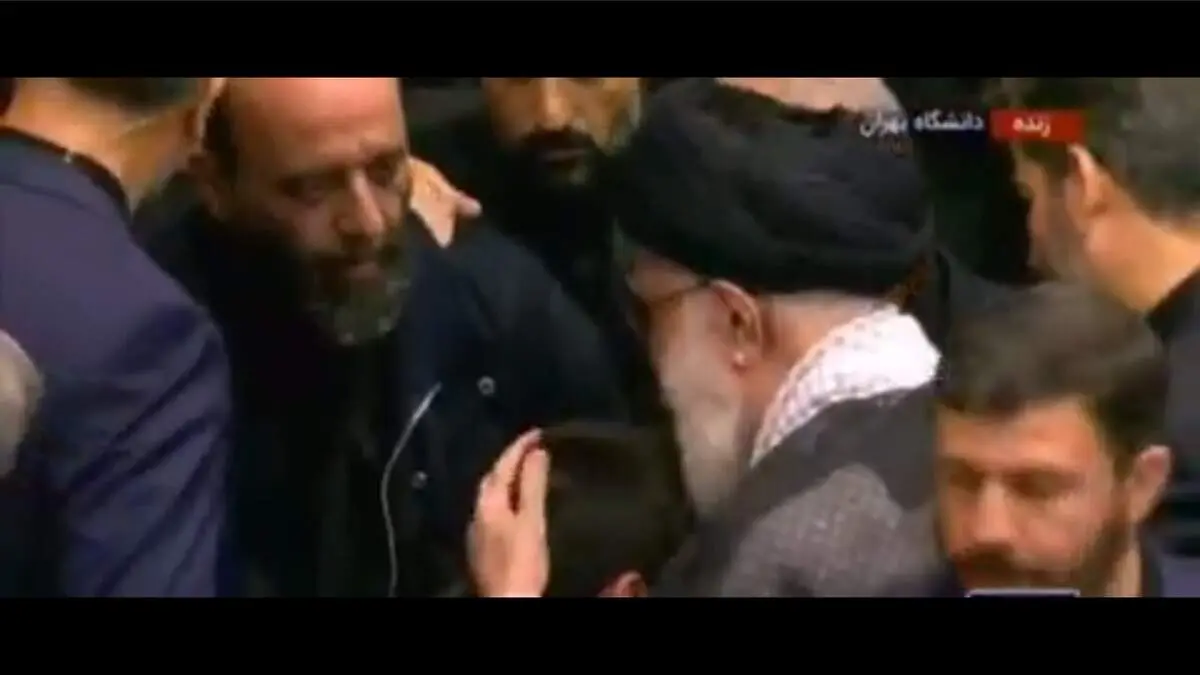 دلجویی رهبر انقلاب از فرزندان سانحه بالگرد + عکس 