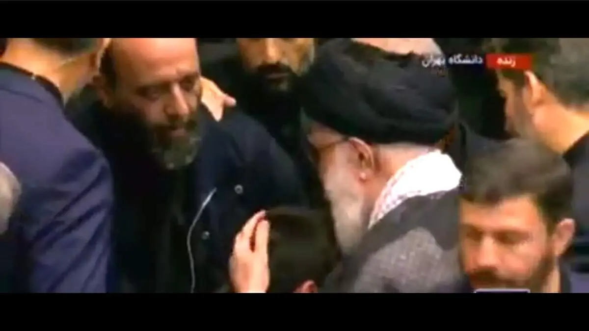 دلجویی رهبر انقلاب از فرزندان سانحه بالگرد + عکس 