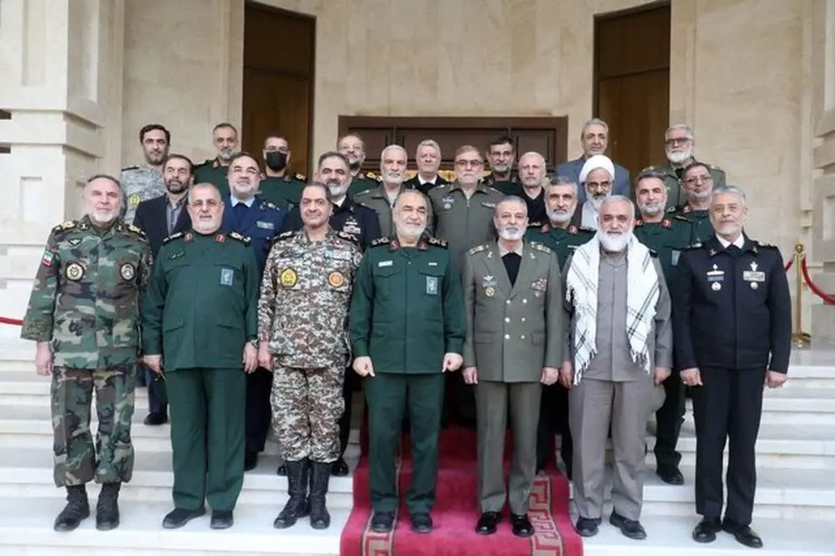 دیدار و عکس یادگاری فرماندهان سپاه و ارتش 