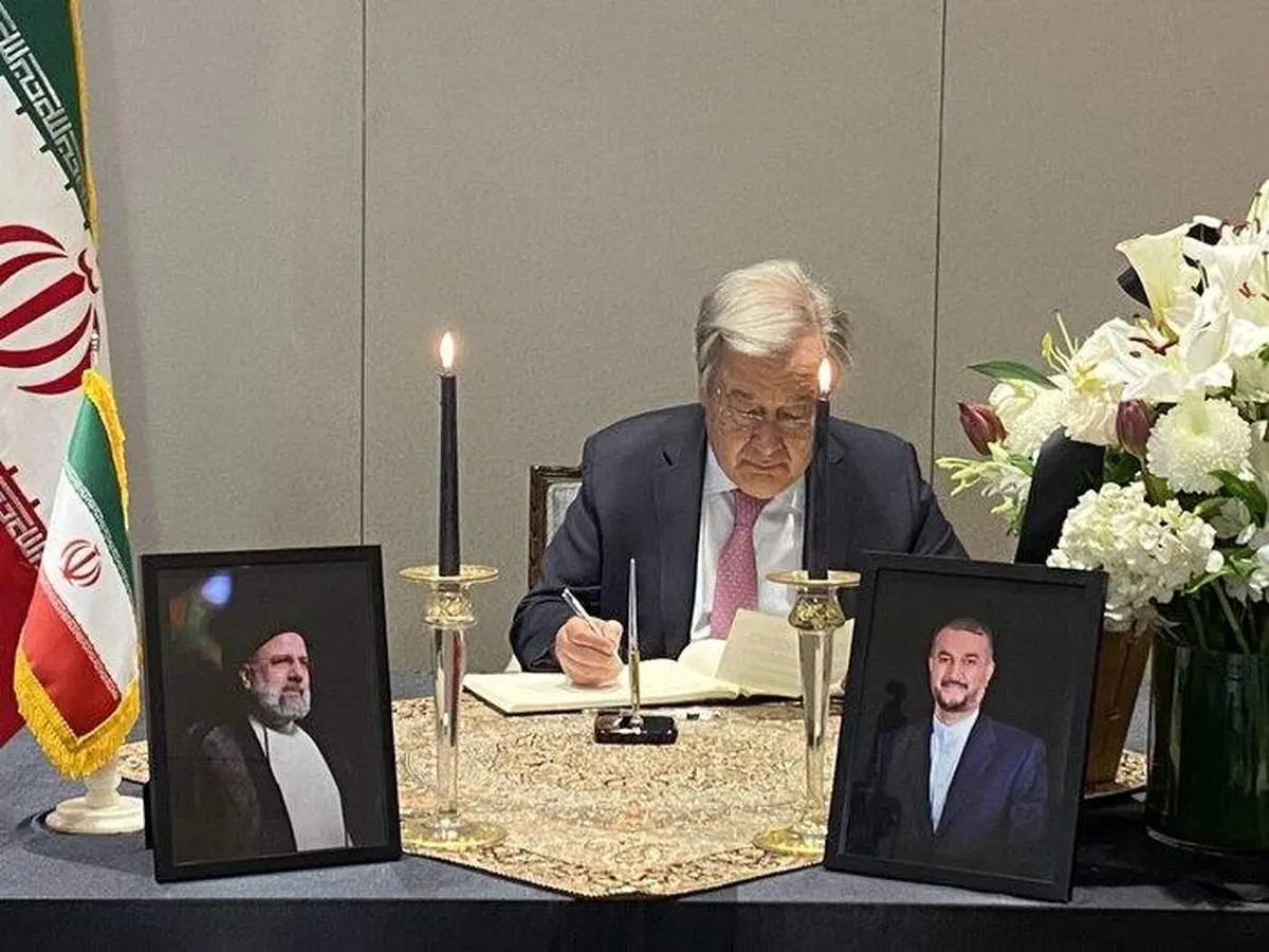 ادای احترام دبیرکل سازمان ملل متحد به رئیس جمهور و وزیر خارجه شهید ایران
