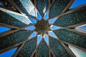 خیام، سرزنش‌گر رنج بیهوده و ستایش‌گر وقت آسوده