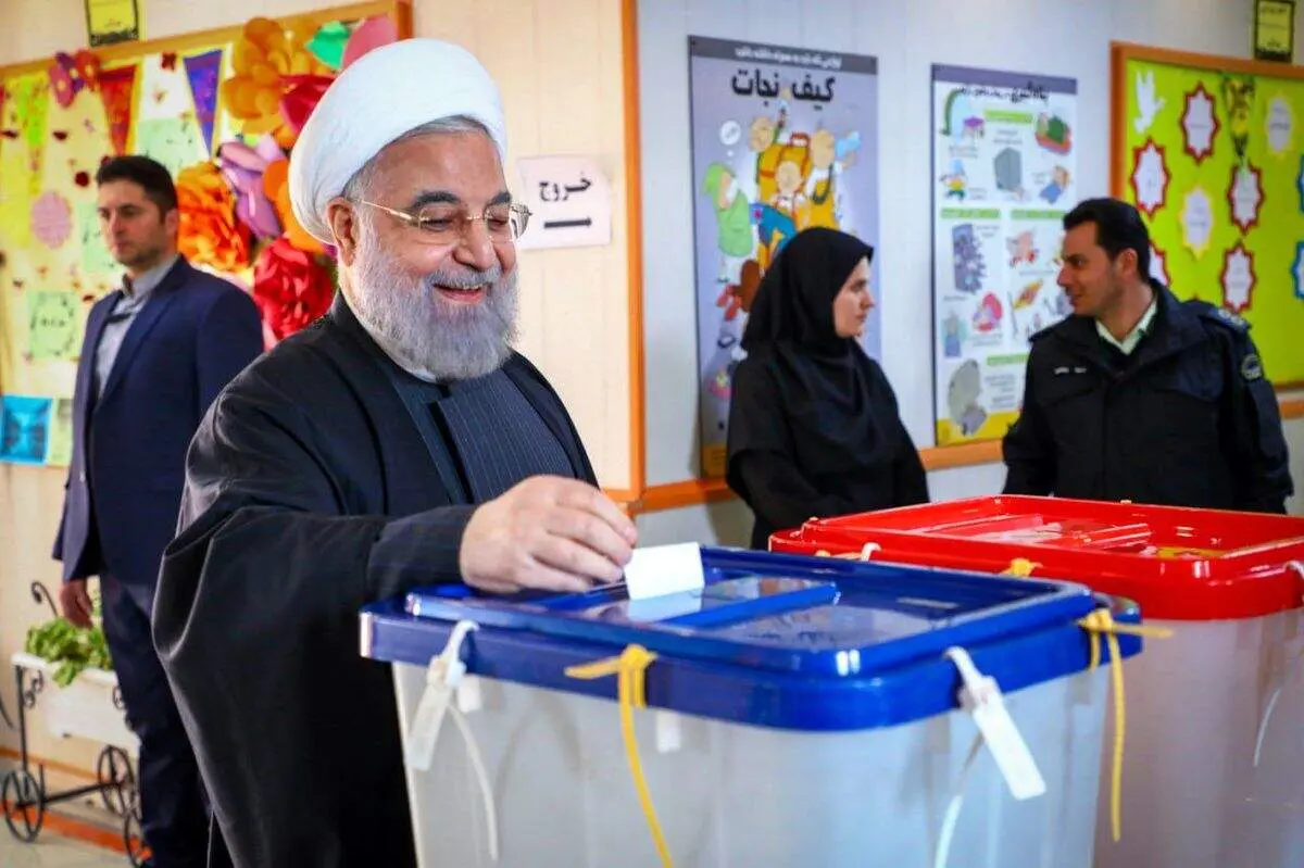 شوخی جالب حسن روحانی با دو رای دهنده جوان + ببینید 