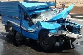 واژگونی وانت نیسان با بار ضایعات شیشه