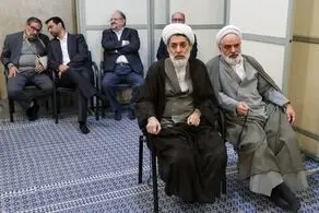 علی شمخانی با دست شکسته در بیت رهبری + ببینید 