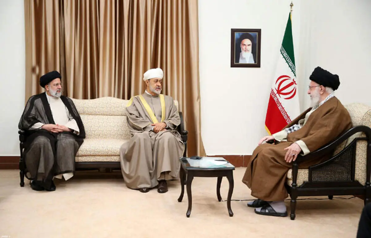 رهبر انقلاب: ما از تمایل مصر برای از سرگیری روابط با جمهوری اسلامی ایران استقبال میکنیم و مشکلی در این زمینه نداریم/ مذاکرات طرفهای ایرانی و عمانی به صورت جدی پیگیری شود