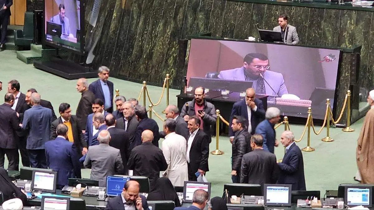 حضور مسعود پزشکیان در صحن علنی مجلس + عکس 