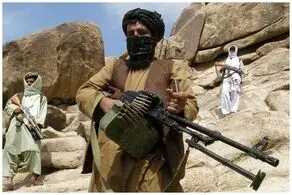 تصویر عجیب یکی از محافظین مقام مهم امنیتی طالبان + ببینید 