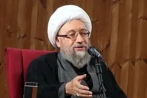 حضور آیت‌الله آملی لاریجانی در منزل رئیس جمهور شهید 