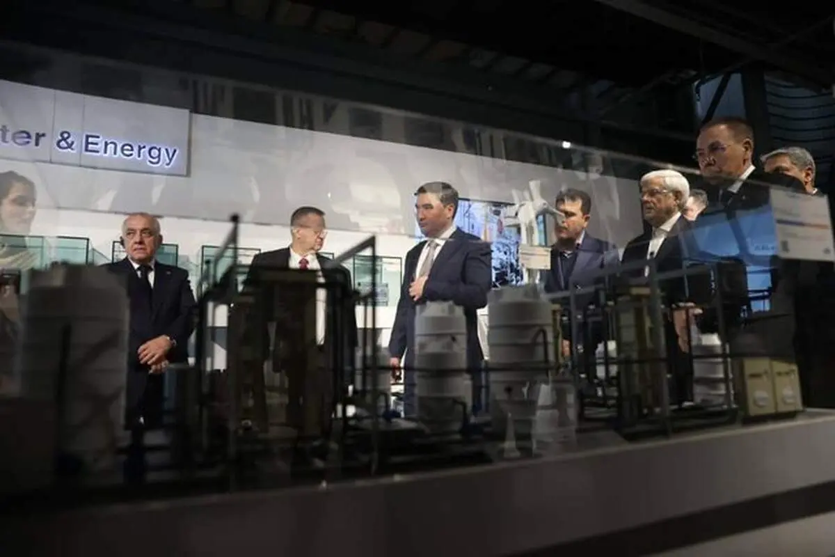 بازدید سران ۴ کشور شرکت‌کننده در همایش اقتصادی خزر از نمایشگاه دستاوردهای ایران