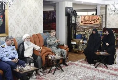 فرمانده کل ارتش به منزل شهید سرلشکر نصیرزاده رفت 