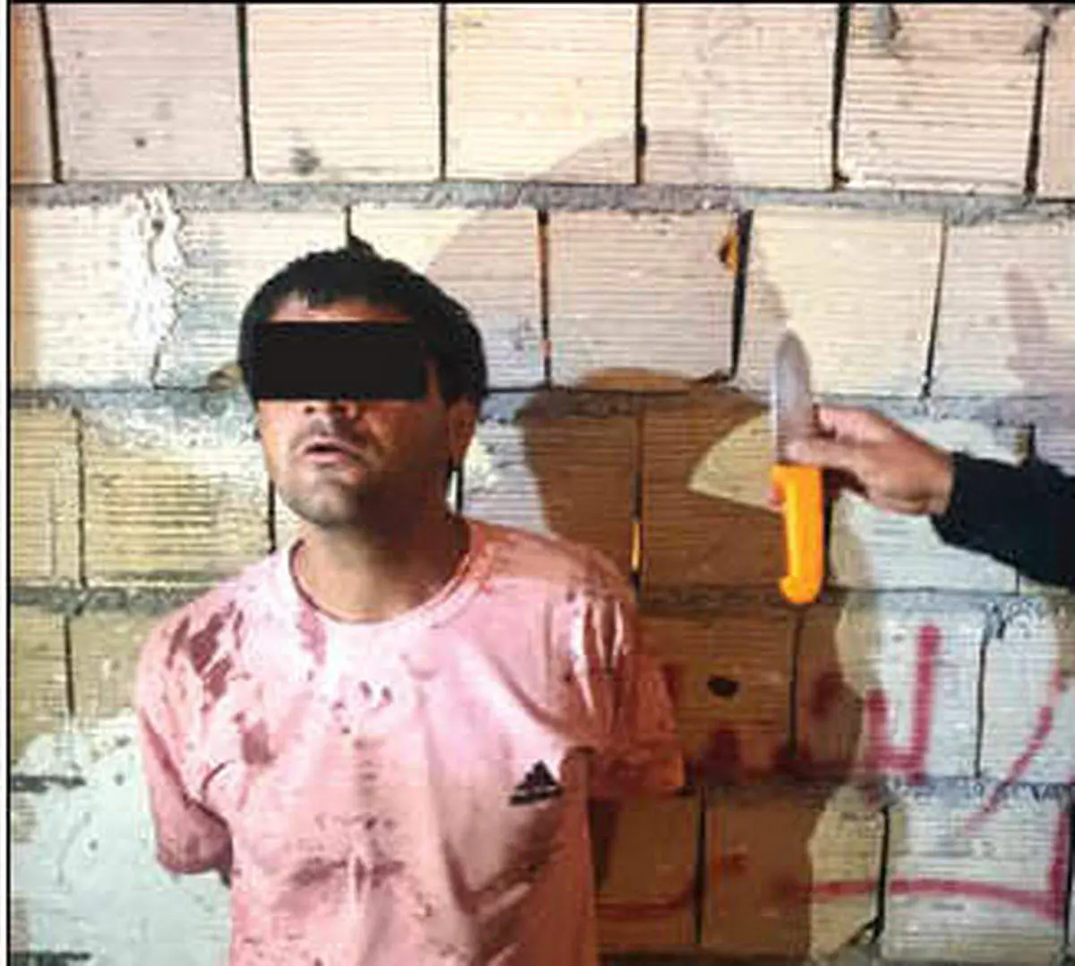 جوان مشهدی که خودش را پادشاه میدانست تمام خانوادهاش را سلاخی کرد+عکسهای دلخراش