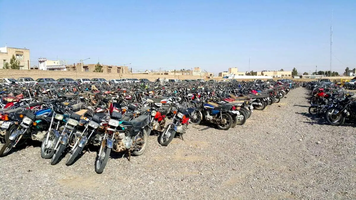 خلاقیت خنده دار مرد ایرانی در تبدیل الاغ به موتور گازی/ عکس