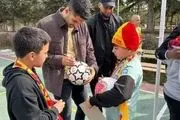 علی کریمی سراغ زلزله زدگان ترکیه رفت + عکس