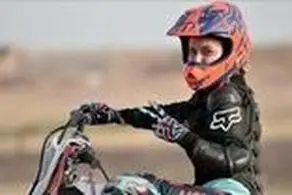 عکسی  از دو دختر محصلِ موتورسوار در اسلامشهر که  خبرساز شد 
