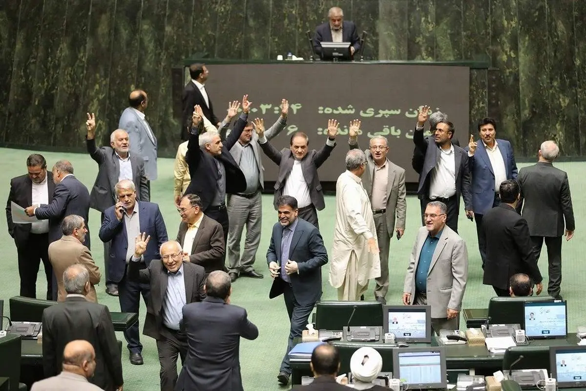 عکس حیرت انگیز از صحن علنی مجلس شورای اسلامی + ببینید