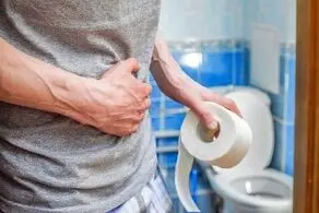یک دستشویی عمومی شیشه ای خجالت آور در وسط خیابان/ عکس