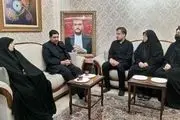 حضور مخبر و همسرش در منزل شهید امیرعبداللهیان + عکس 