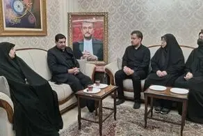 حضور مخبر و همسرش در منزل شهید امیرعبداللهیان + عکس 