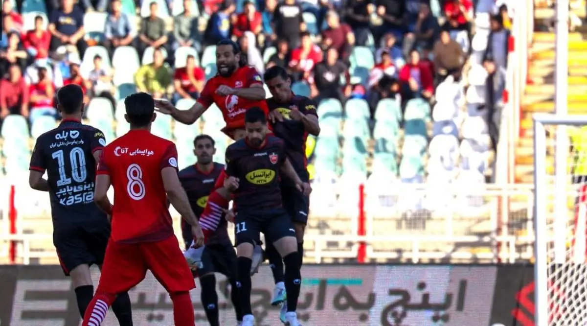 خدمت هواداران تراکتور به پرسپولیس!
