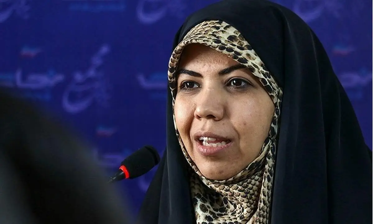 انتقادات تند و تیز نماینده زن مجلس: وای بر کسانی که به نام انقلاب به قدرت رسیدند و امروز آبروی انقلاب را به حراج گذاشته اند 