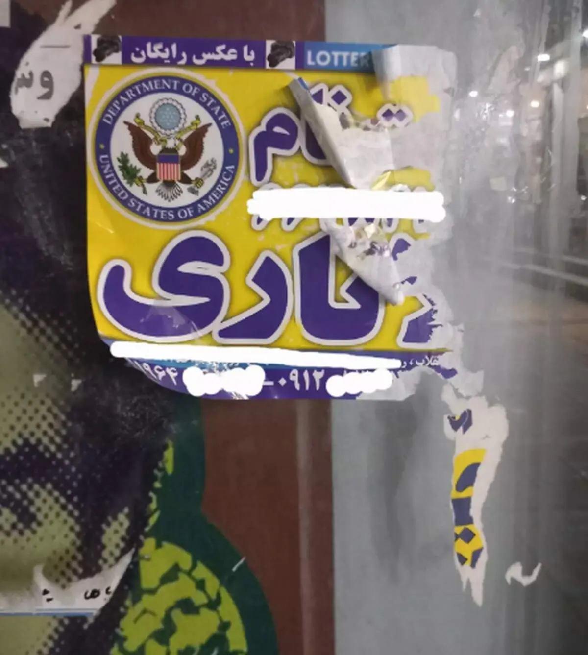 تب داغ یک آگهی پرطرفدار روی در و دیوار تهران

