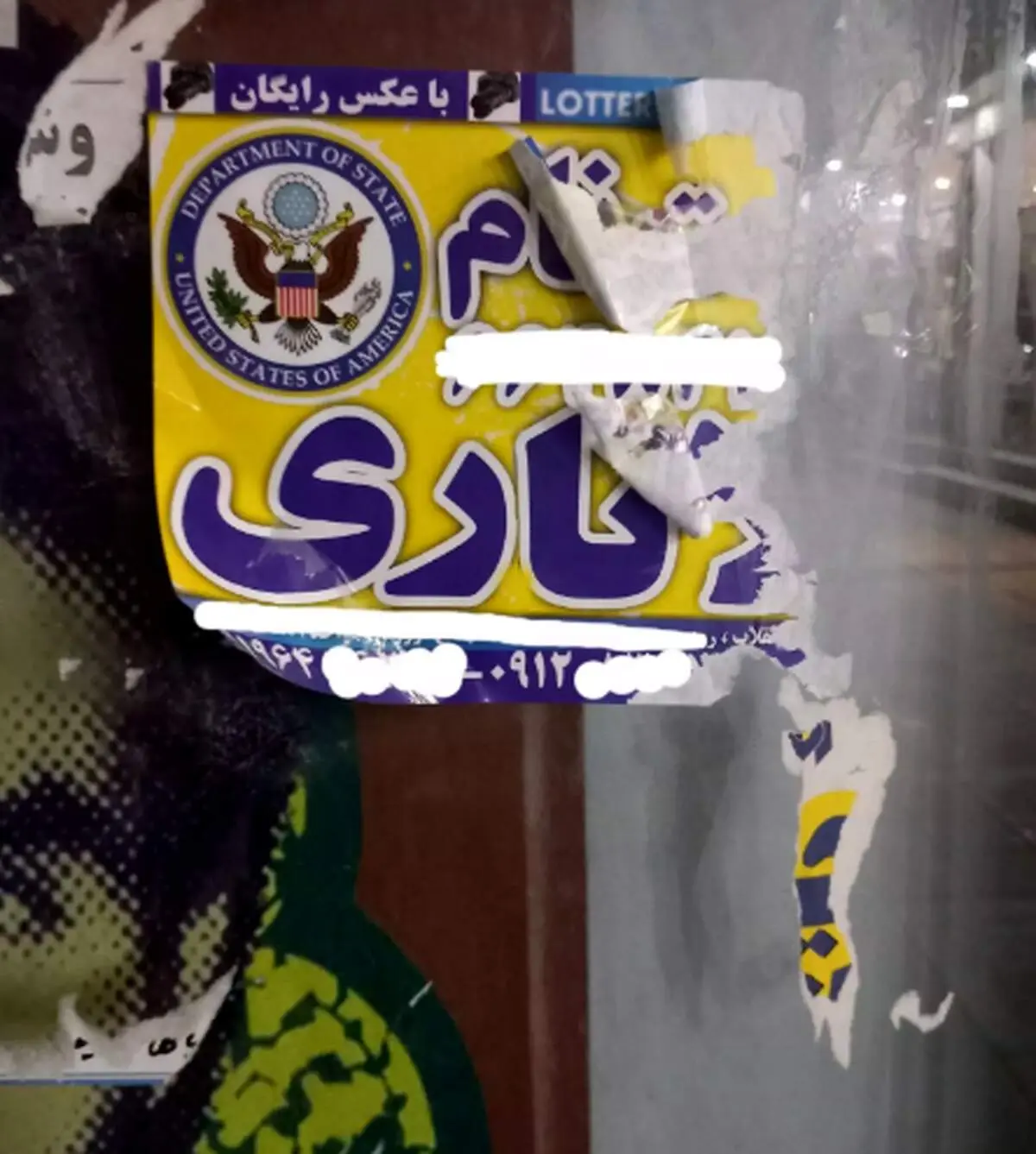 تب داغ یک آگهی پرطرفدار روی در و دیوار تهران

