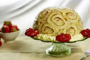 طرز تهیه دسر شارلوت یخچالی با طعم موز و گردو