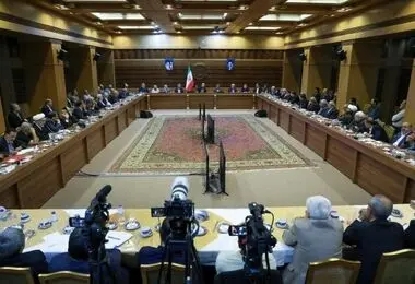 دولت هرگز مدعی بی‌خطا بودن نیست/ نباید به نام دفاع از رهبری، تصویری غیرواقعی از ایشان به جامعه ارائه شود