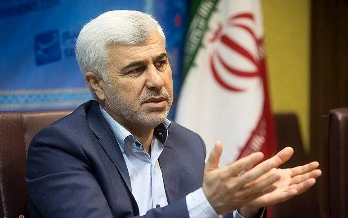 برخی افراد در هر جایی که به نفعشان است دلار را دستکاری میکنند