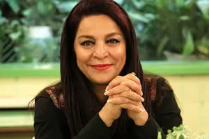 تهمینه میلانی با شوهر خوش تیپش در مراسم ختم/ عکس