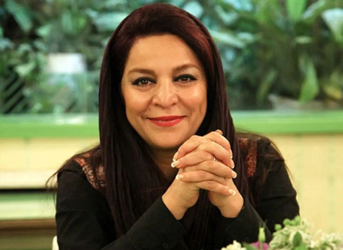 تهمینه میلانی با شوهر خوش تیپش در مراسم ختم/ عکس