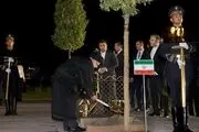 کاشت نهال یادبود توسط رئیسی در نشست شانگهای + عکس