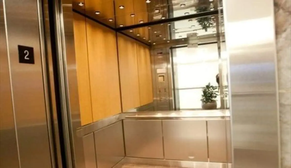 چرا آسانسورها آینه دارند؟