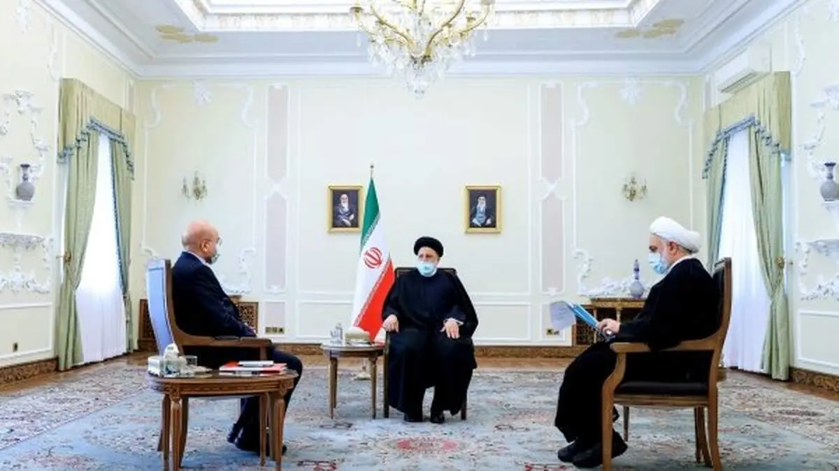 مهمان ناخوانده جلسه سران قوا+عکس  