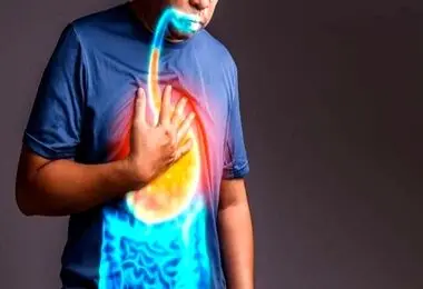 ۱۰ نوشیدنی مفید و مضر برای سوزرش معده