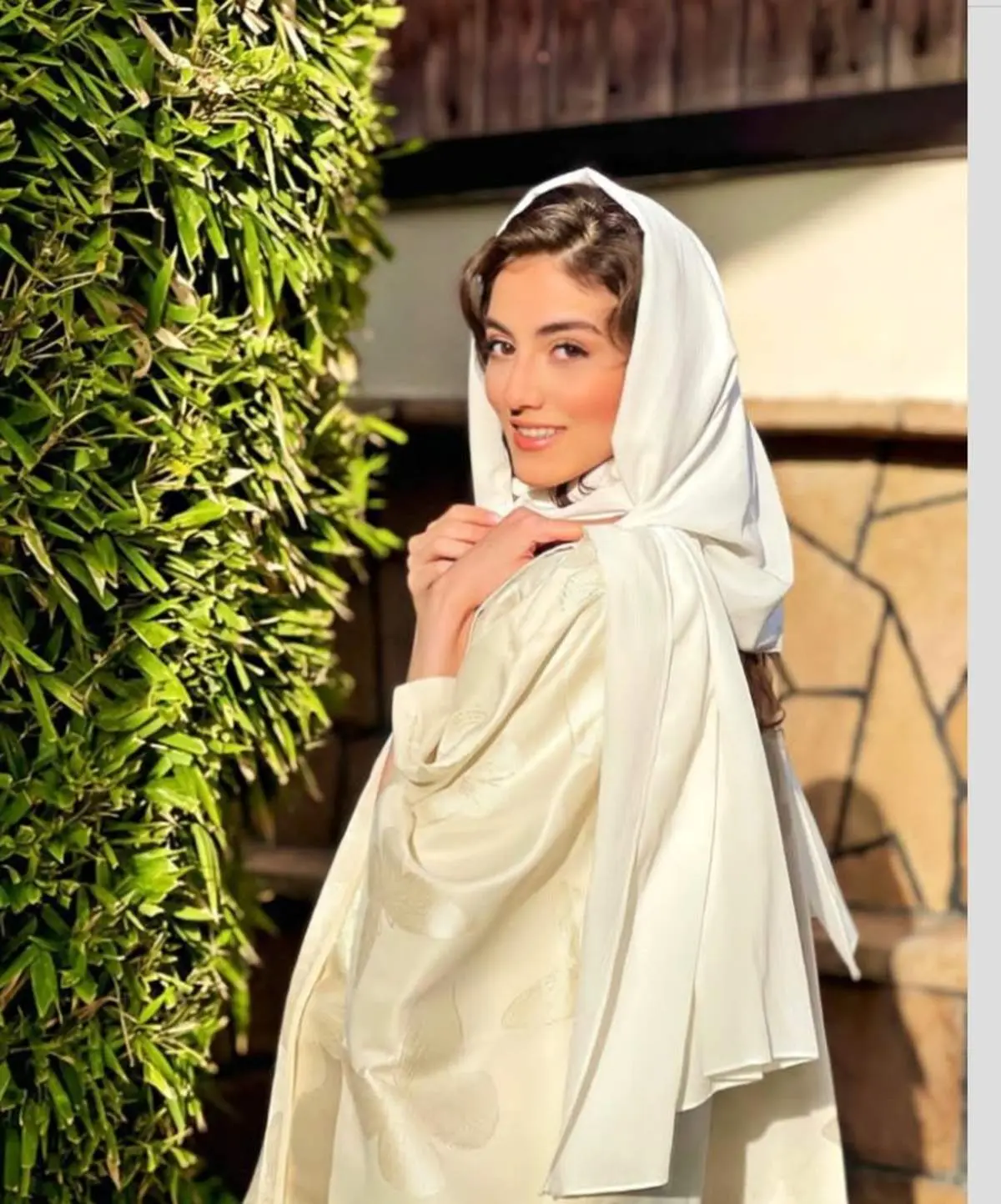بازیگری که جانشین ریحانه پارسا شد در ایران جنجال بپا کرد!/ تصاویر